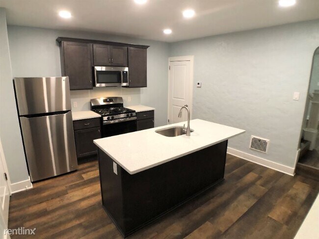 Foto del edificio - 2 br, 1 bath Townhome - 5346 Hillcrest St