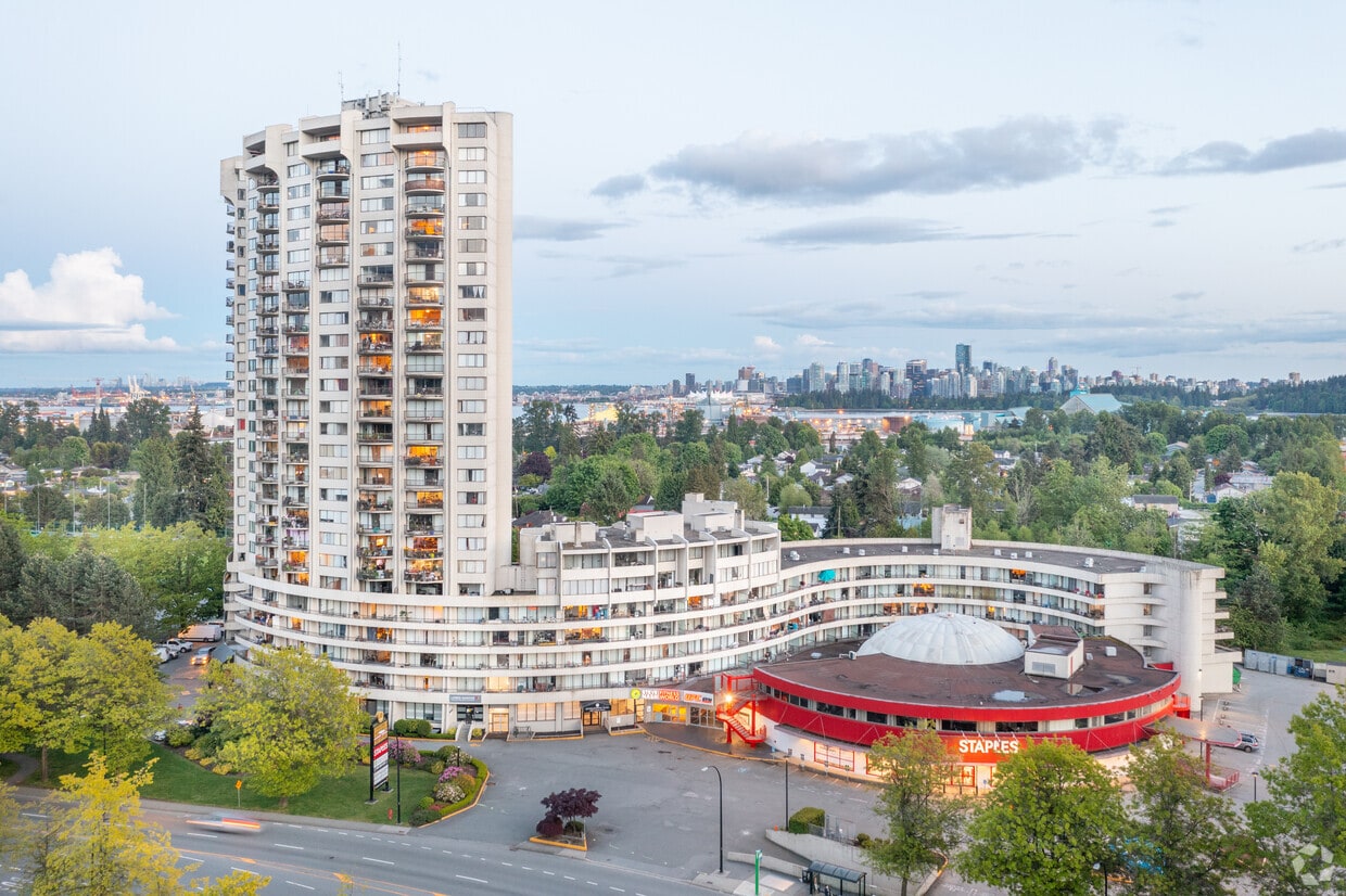 Primary Photo - International Plaza