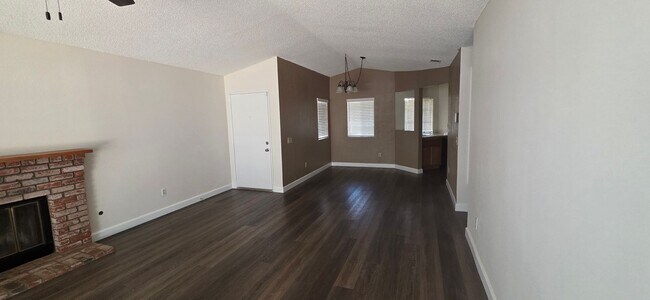 Foto del edificio - Two Bedroom, Two Bathroom Home in Beaumont!