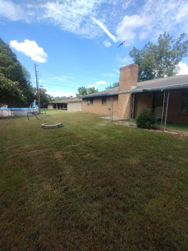 Building Photo - 402 S Wofford St