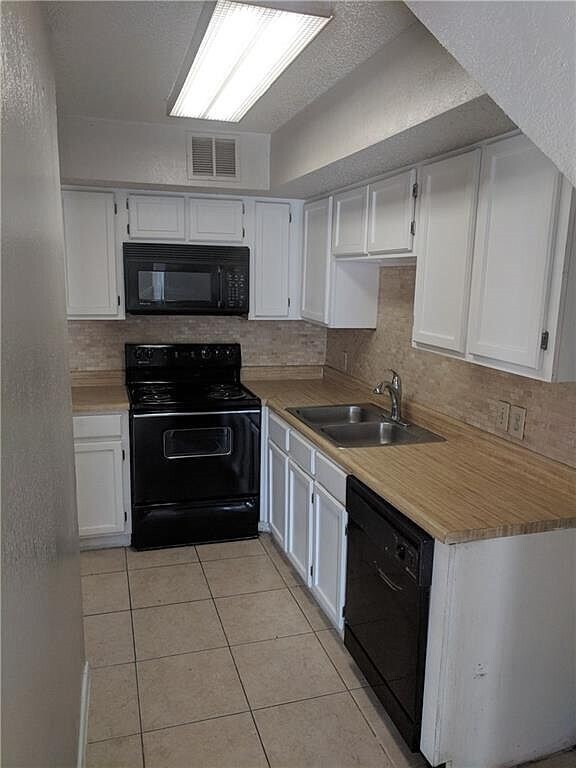 Foto del edificio - 9827 Walnut St