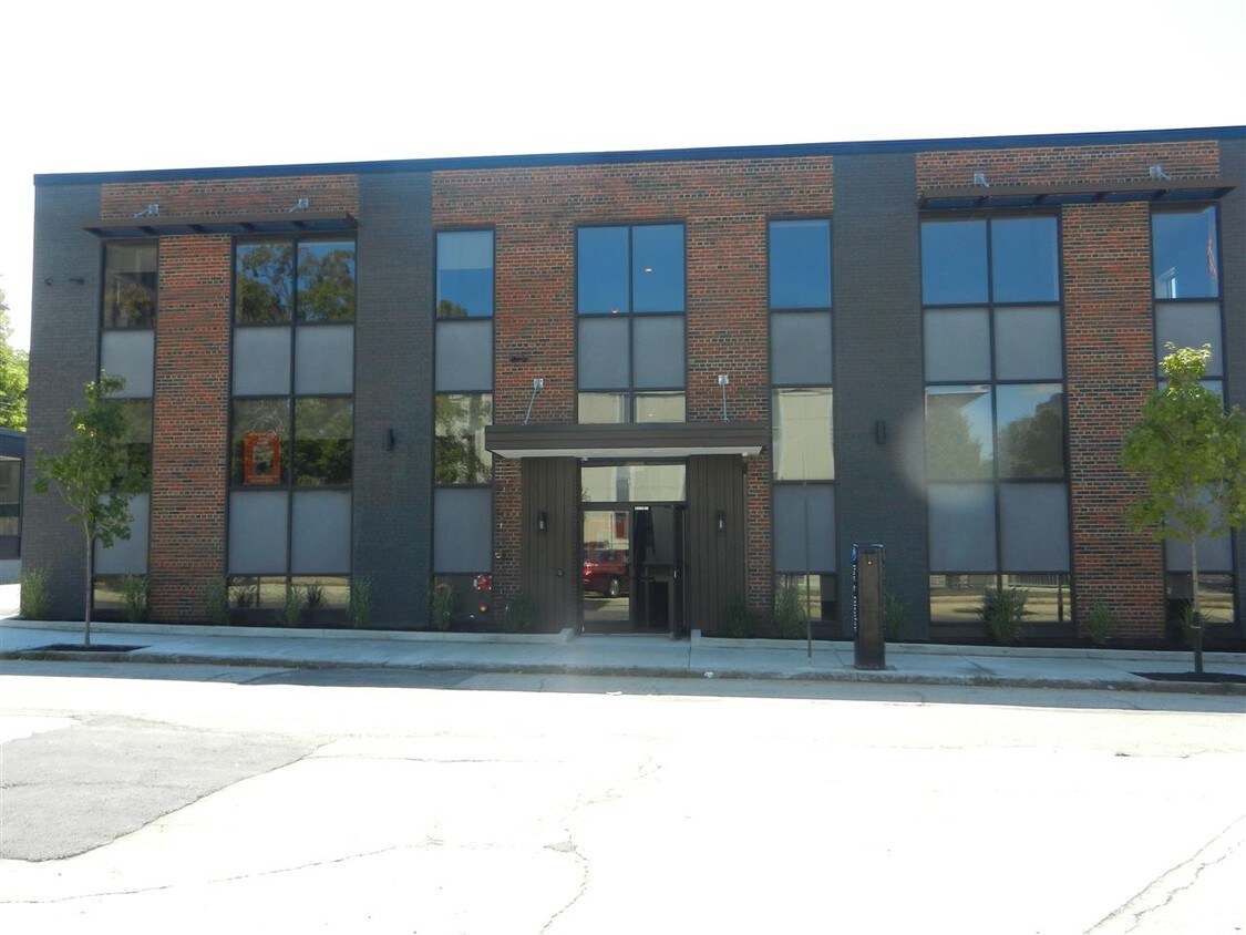 Primary Photo - 67 Central St