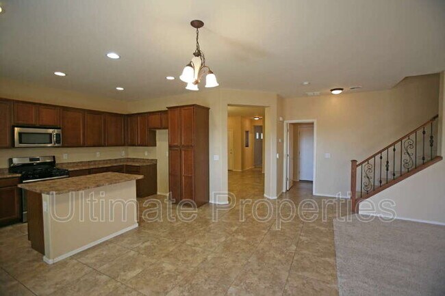 Foto del edificio - 12123 W Leather Ln