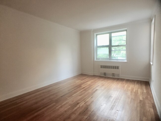 Building Photo - 3555 Oxford Avenue
