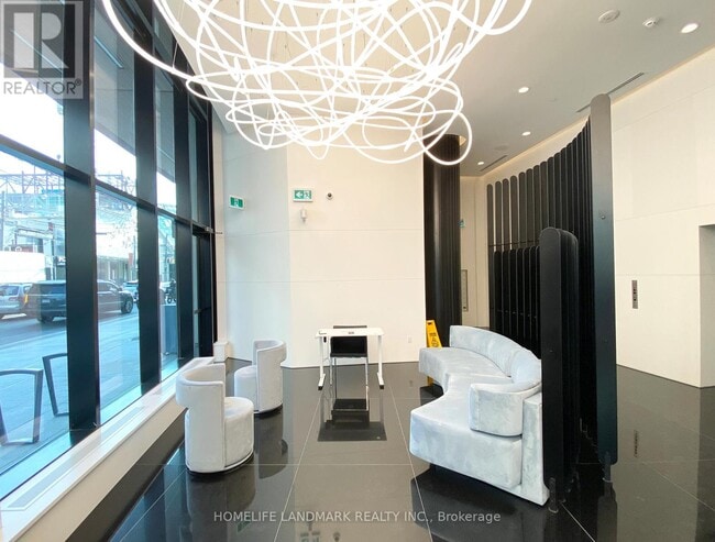 Photo du bâtiment - 280-1280 Dundas St W