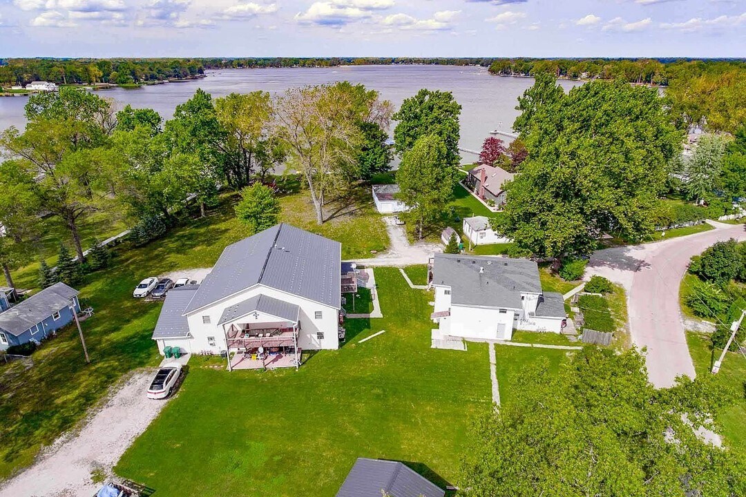 4479 E Shore Dr Unit 1, Bremen, IN 46506 Room for Rent in Bremen, IN