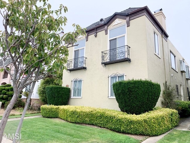 Building Photo - 4 br, 3 bath House - 3016 20TH AVE