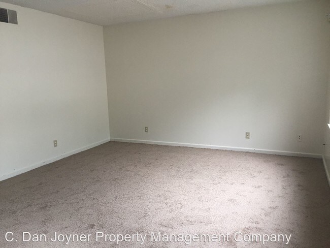 Building Photo - 108 Pine Creek Ct Ext