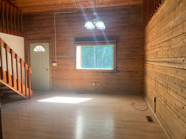 Building Photo - Pet friendly 2+ bedroom available in North...