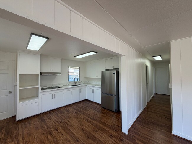 Building Photo - 3022 Makini St