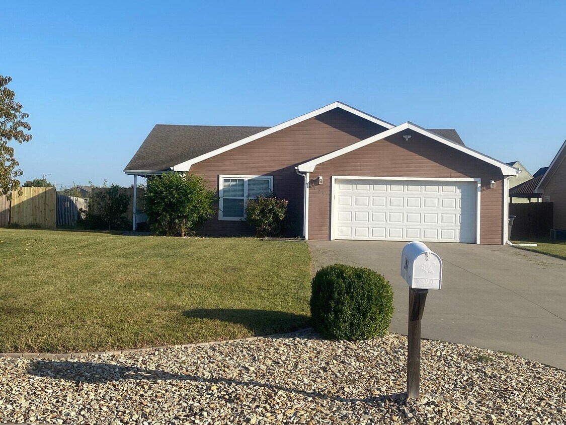 108 Brookstone Cir, Manhattan, KS 66502 House Rental in Manhattan, KS