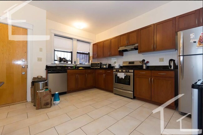Building Photo - Highly-sought 4 bed. For you 9/1/26