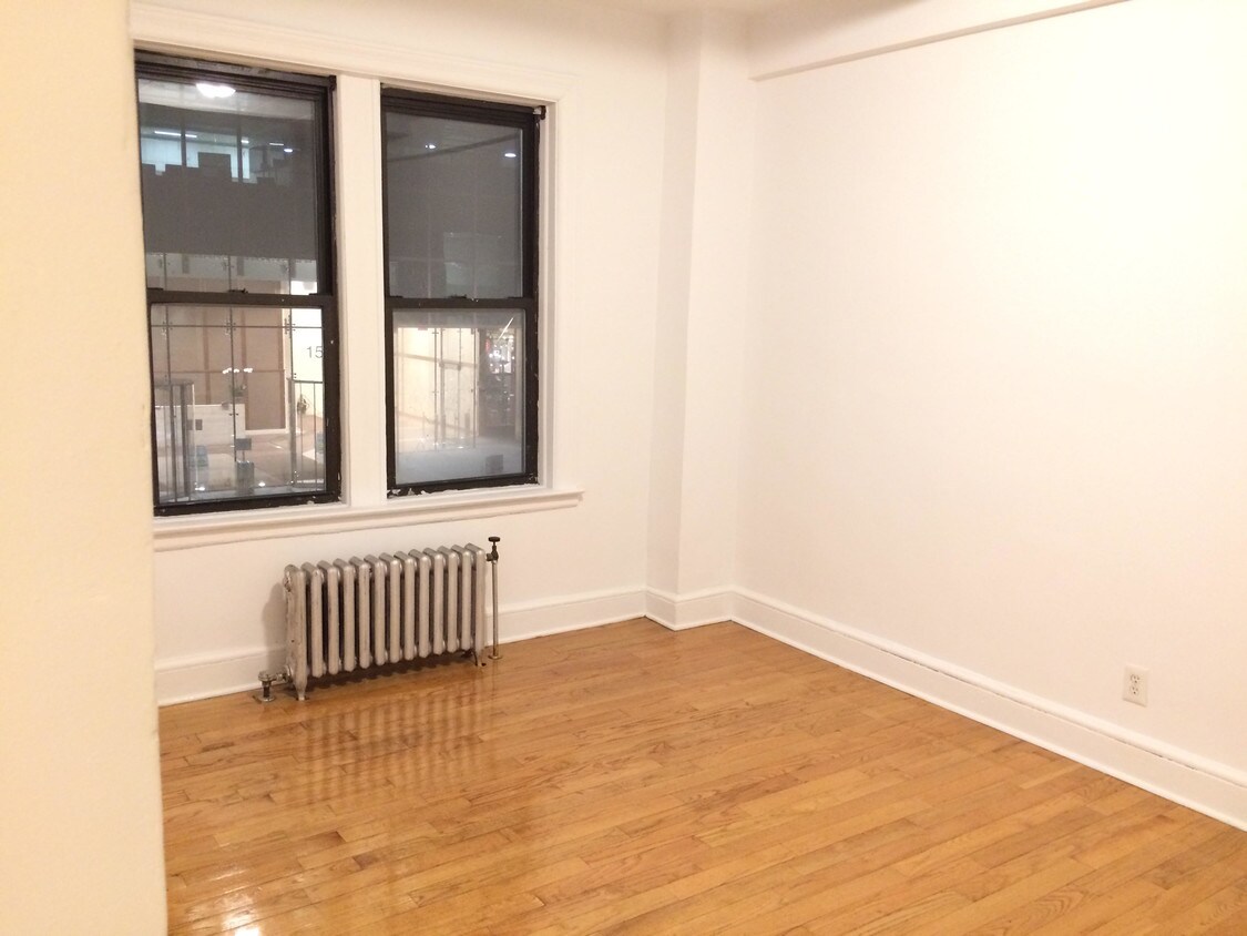Primary Photo - 154 E 52nd St