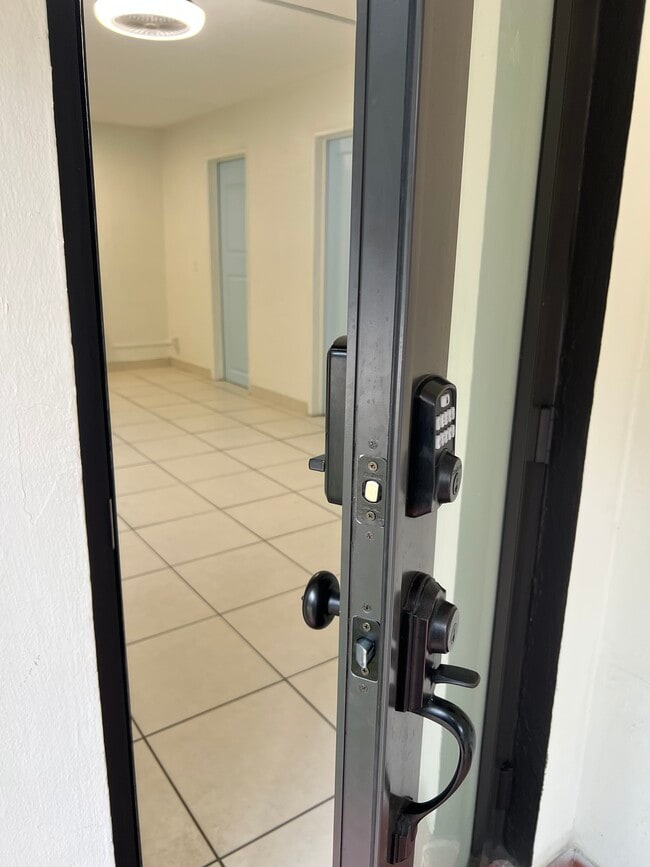 entrance & living room - 1301 NE 6th St