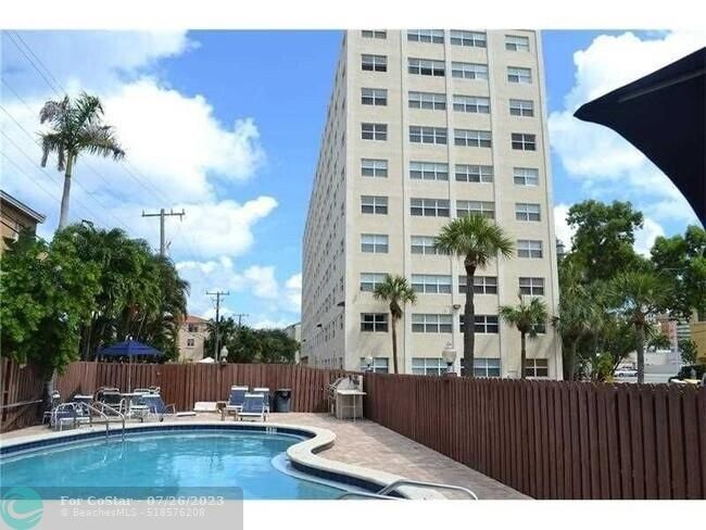 Foto del edificio - 2555 NE 11th St