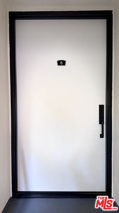 Building Photo - 414 N Palm Dr