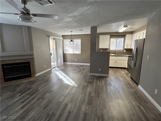 Building Photo - 6873 Tamarus St