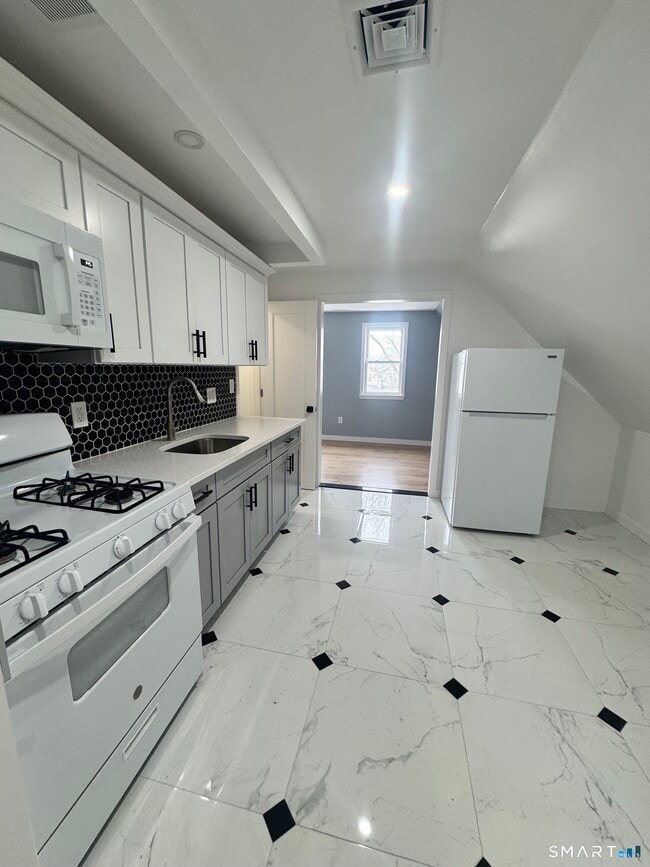 Building Photo - 417 Poplar St