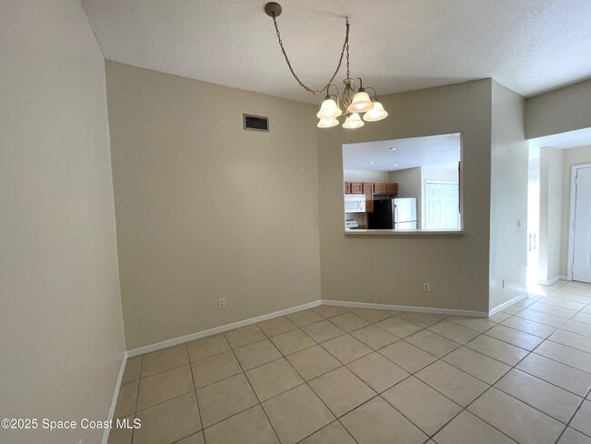 Building Photo - 740 Spring Valley Dr