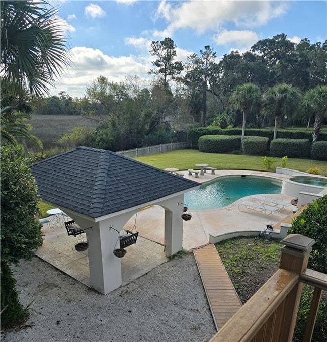 Building Photo - 205 Sutherland Dr