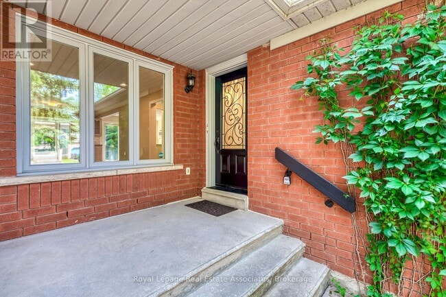 Photo du bâtiment - 5935 Dalebrook Crescent
