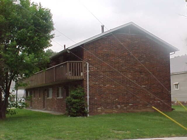 Primary Photo - 419-421 Oakley St