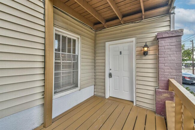 Building Photo - 216 Redan St