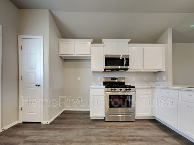 Building Photo - 1110 Raven Dr