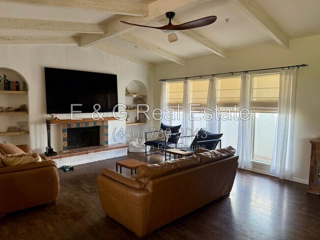 Foto del edificio - 8617 E Larkspur Dr