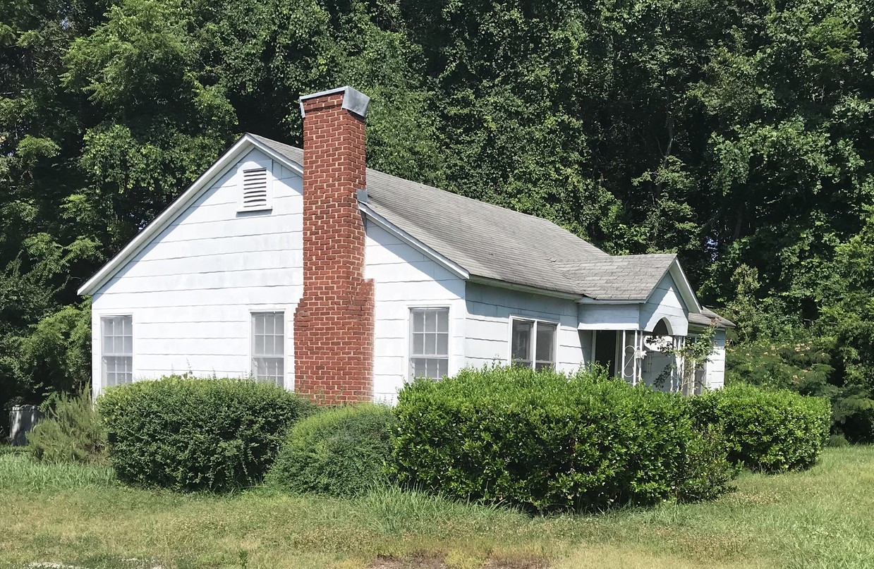 Building Photo - 15925 Beatties Ford Rd
