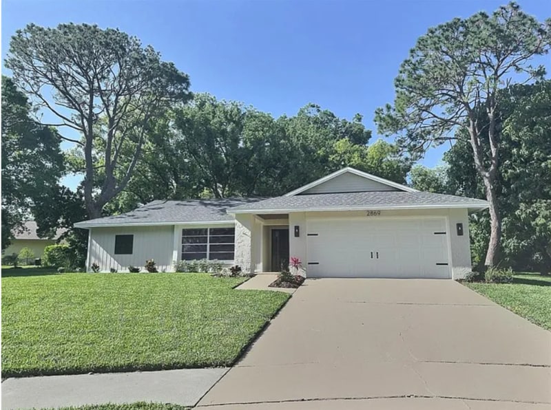 Photo - 2869 Thistle Court North