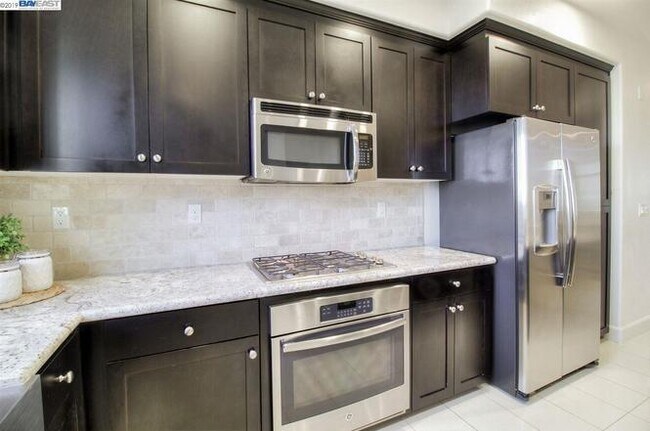 Building Photo - 5315 N Esprit Loop