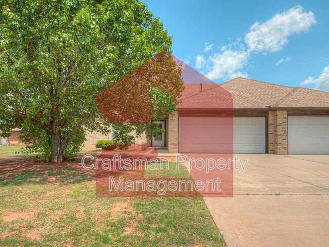 Photo - 2709 Silvertree Dr House