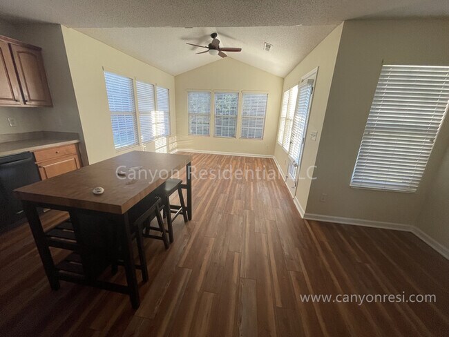 Foto del edificio - 500 Rockbridge Dr