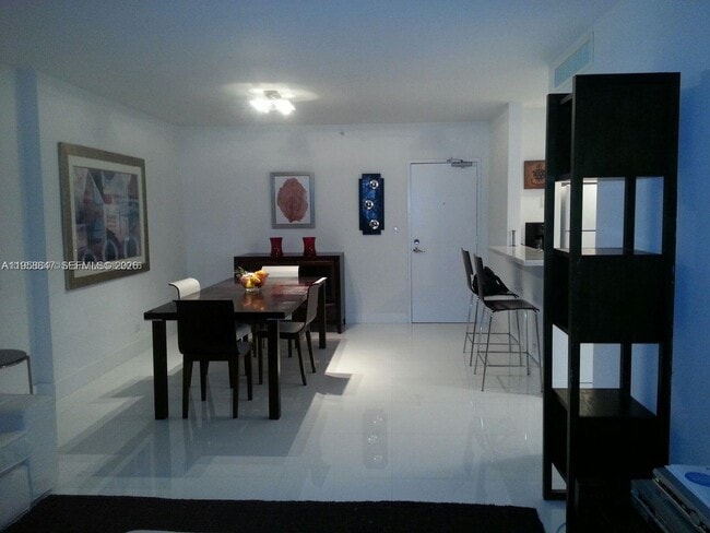 Building Photo - 1500 Bay Rd