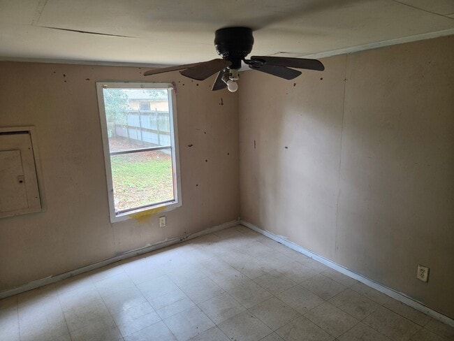 Foto del edificio - 1303 1/2 Fulton St