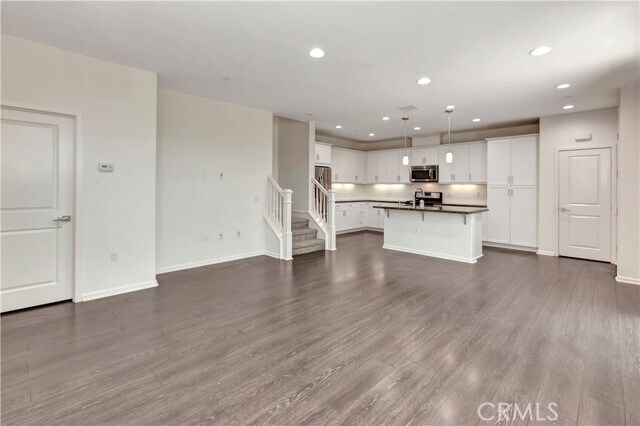 Building Photo - 1008 El Paseo