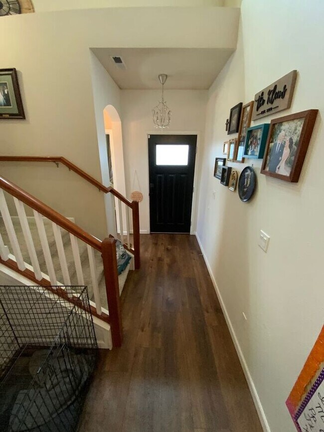 Foto del edificio - Puyallup Valley 4bdr 2.5bath w/ a POOL