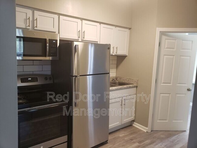 Building Photo - 1329 E Market St