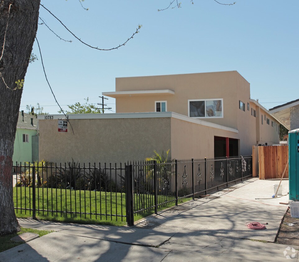 Building Photo - 10783 Barlow Ave