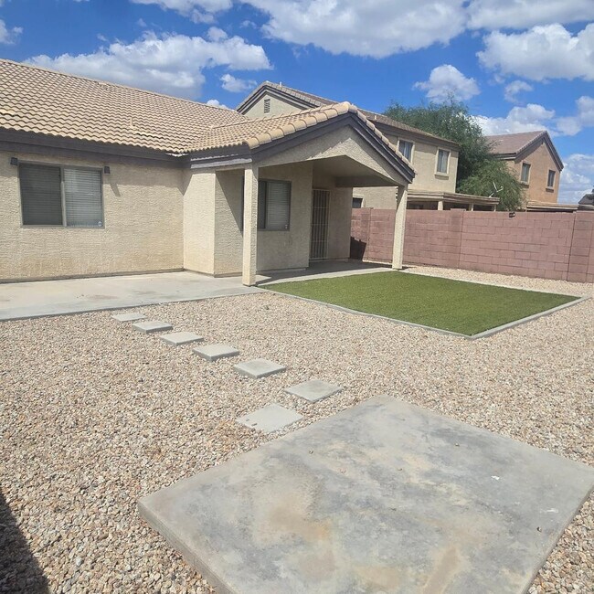 Foto del edificio - 3411 W Sunland Ave