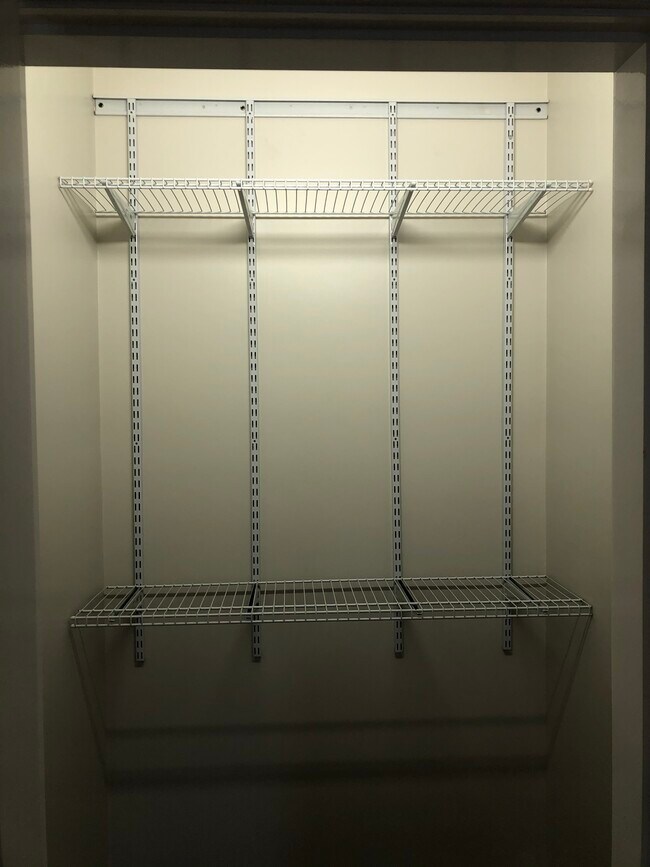 Área de estacionamiento - 219 W 3rd St