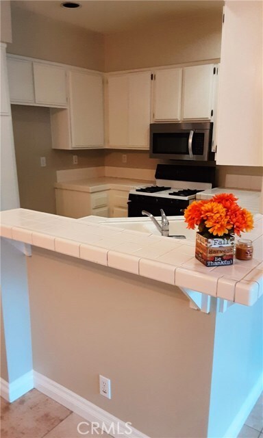 Foto del edificio - 27546 Jasmine Ave