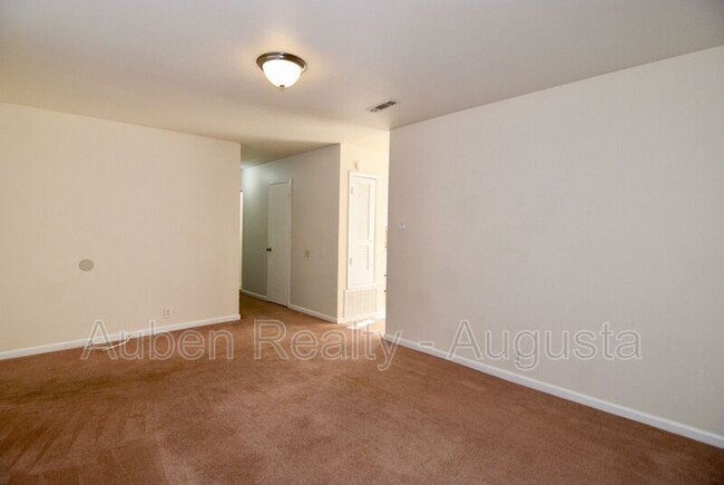 Foto del edificio - 2920 Rollingwood Dr