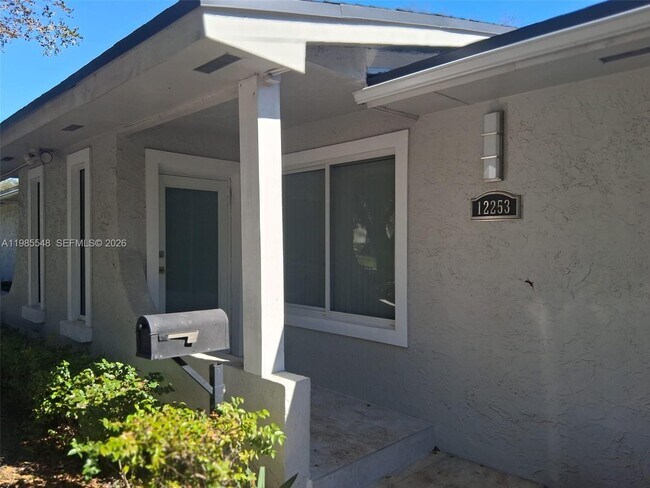 Foto del edificio - 12253 SW 82nd Ave