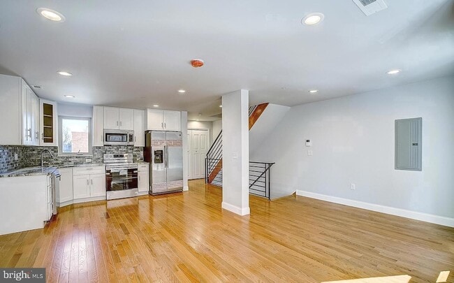 Building Photo - 1249 N 17th St