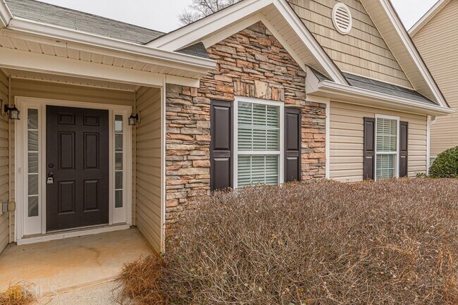 Building Photo - 648 Nine Oaks Cir