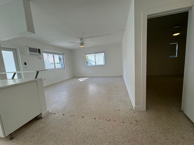 Foto del edificio - 1365 NE 105th St