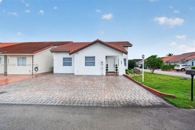 Foto del edificio - 4530 SW 143rd Pl