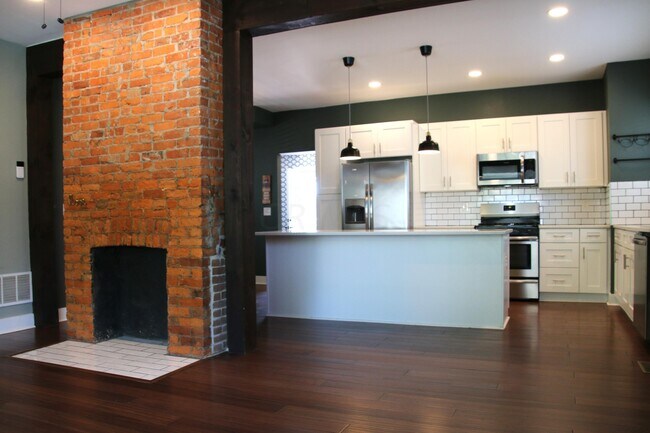 Building Photo - 723 Siebert St